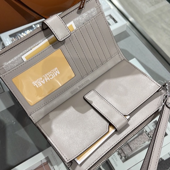 MICHAEL KORS LARGE DOUBLE ZIP WRISTLET PHONEHOLDER WALLET CLUTCH
BRIGHT WHITE - Picture 5 of 16